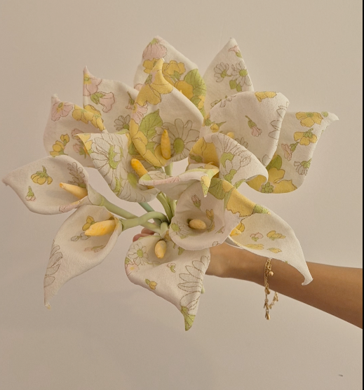 Bouquet d'arums / callas à partir de vos vêtements