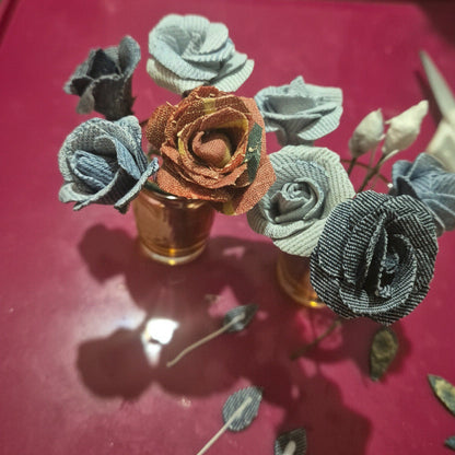 Broche rose sur marque-page