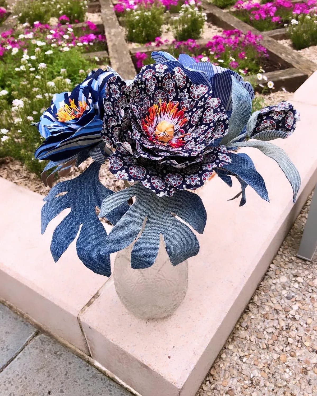 bouquet de cravates et en jean