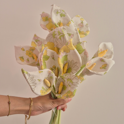 Bouquet d'arums / callas à partir de vos vêtements